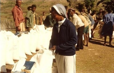 Distribution de farine famine 1984.jpg